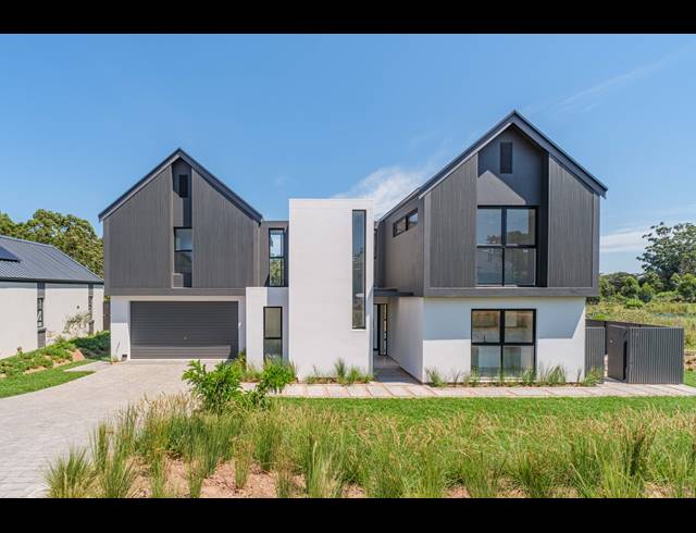 4 BEDROOM HOUSE FOR SALE IN SHEFFIELD BEACH